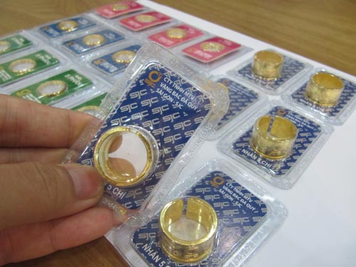 D&ugrave; niềm tin sụt giảm, người d&acirc;n vẫn kh&ocirc;ng t&igrave;m đến v&agrave;ng
