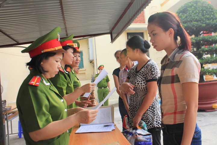 Những phạm nh&acirc;n kh&aacute;c được trao quyết định đặc x&aacute;