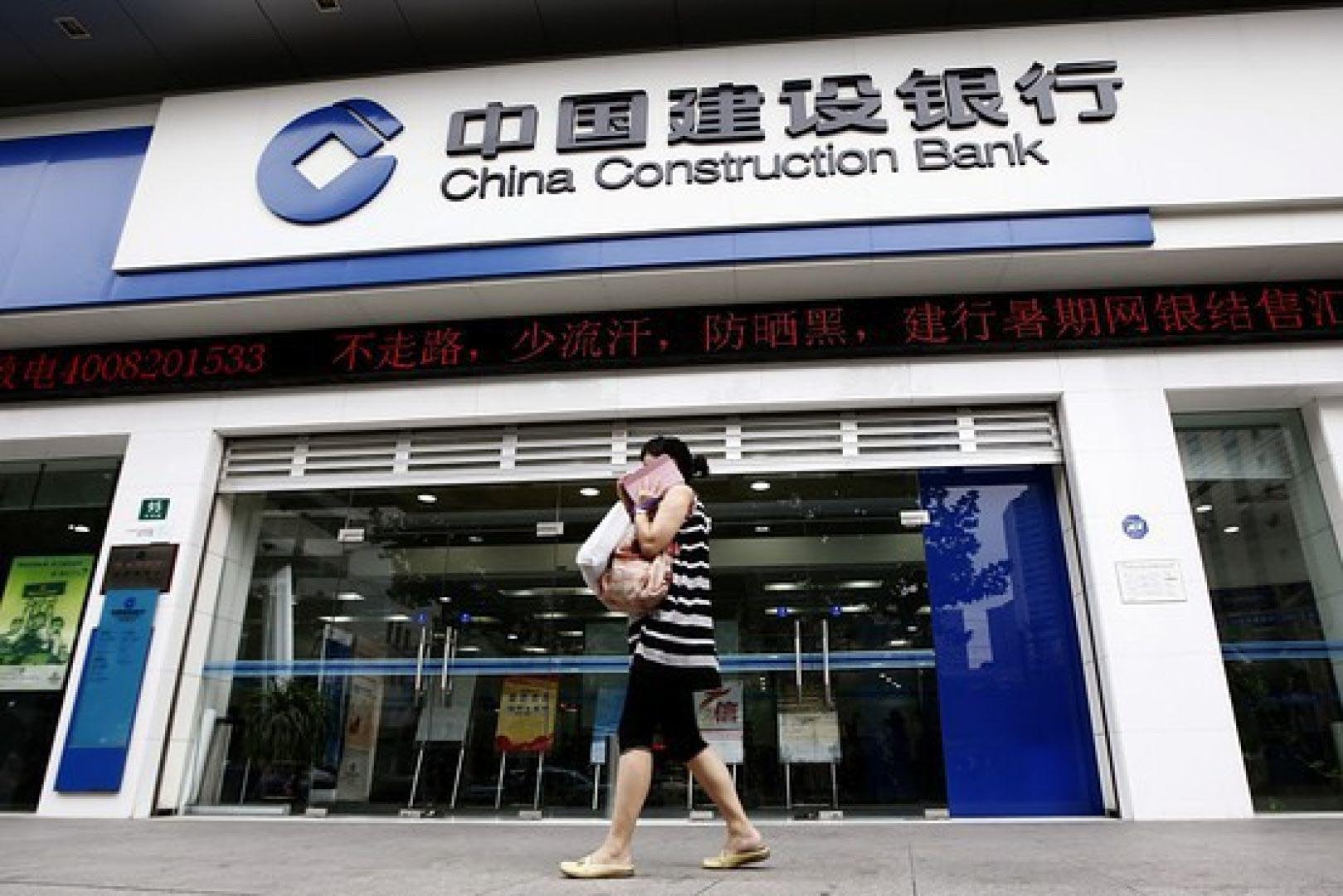 Chi nh&aacute;nh Ng&acirc;n h&agrave;ng X&acirc;y dựng Trung Quốc (CCB) ở TP Thượng Hải Ảnh: Reuters