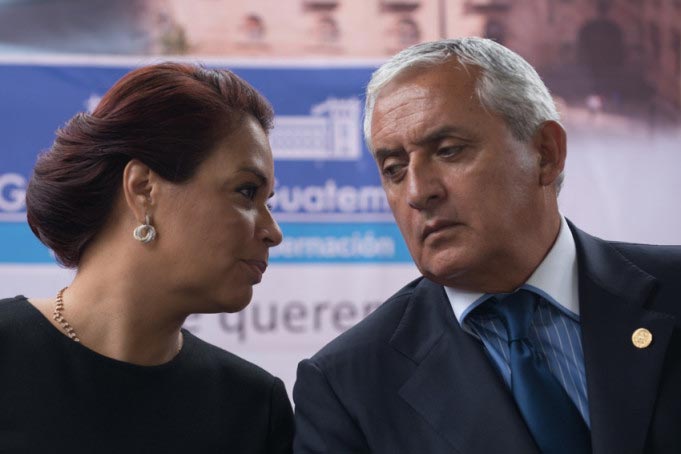 Cựu Phó Tổng thống Roxana Baldetti (trái) và Tổng thống Otto Perez Molina Ảnh: DIARIO DIGITAL
