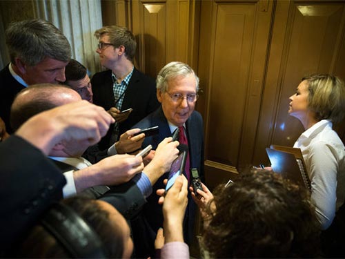 L&atilde;nh đạo đảng Cộng h&ograve;a chiếm đa số tại Thượng viện Mitch McConnell đ&oacute;ng vai tr&ograve; t&iacute;ch cực trong việc th&uacute;c đẩy dự luật TPA Ảnh: THE NEW YORK TIMES
