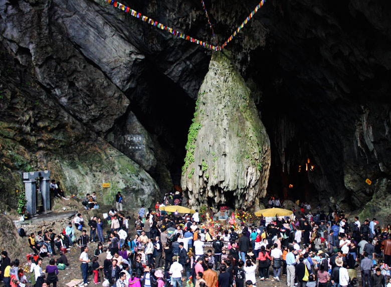 Một góc chùa Hương