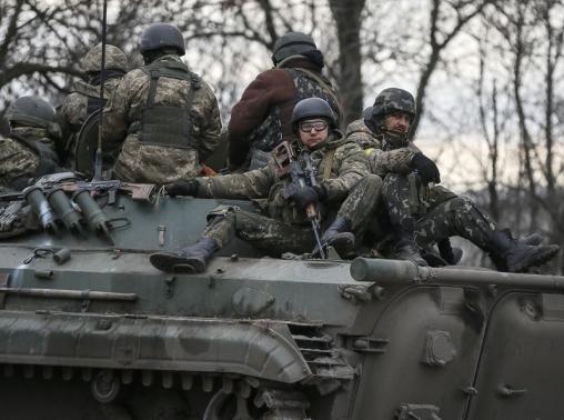 Binh lính Ukraine ở Artemivsk. Ảnh: Reuters