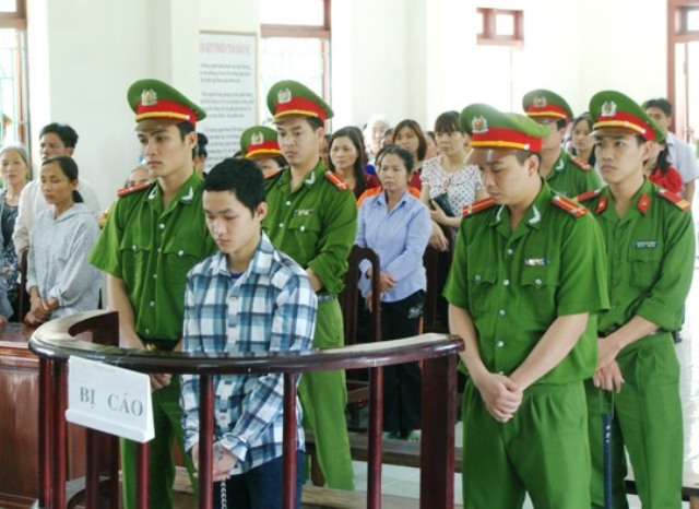 Nh&igrave;n khu&ocirc;n mặt non choẹt như thế n&agrave;y, kh&ocirc;ng ai c&oacute; thể ngờ T&uacute; lại l&agrave; một kẻ giết người d&atilde; man