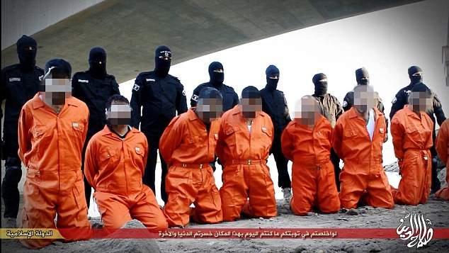 ...ph&iacute;a dưới một c&acirc;y cầu. Ảnh: Daily Mail