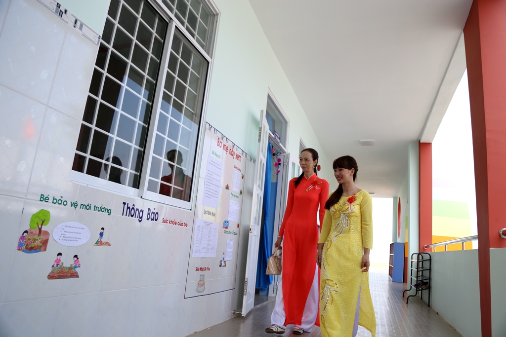 &nbsp;Từ gi&aacute;o vi&ecirc;n đến nh&acirc;n vi&ecirc;n cấp dưỡng, bảo vệ của trường đều năm trong bi&ecirc;n chế của Ph&ograve;ng gi&aacute;o dục thị x&atilde; Bến C&aacute;t