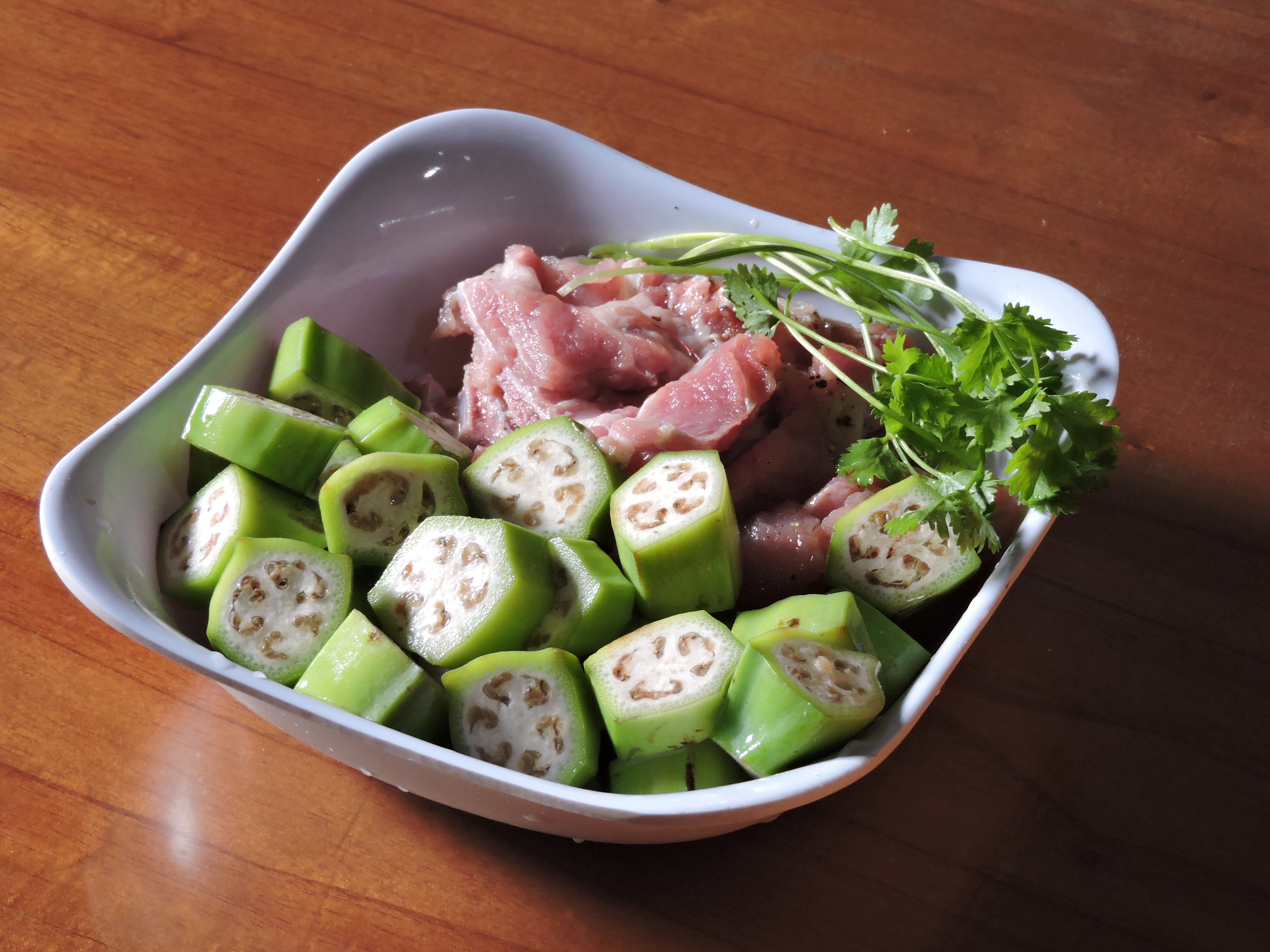 Chuối ch&aacute;t v&agrave; xương - nguy&ecirc;n liệu ch&iacute;nh cho m&oacute;n canh ngon đậm đ&agrave;
