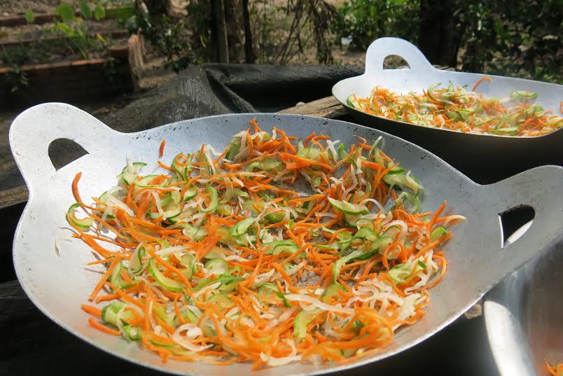 C&aacute;c nguy&ecirc;n liệu chỉ cần phơi dốt dốt để giữ được độ gi&ograve;n