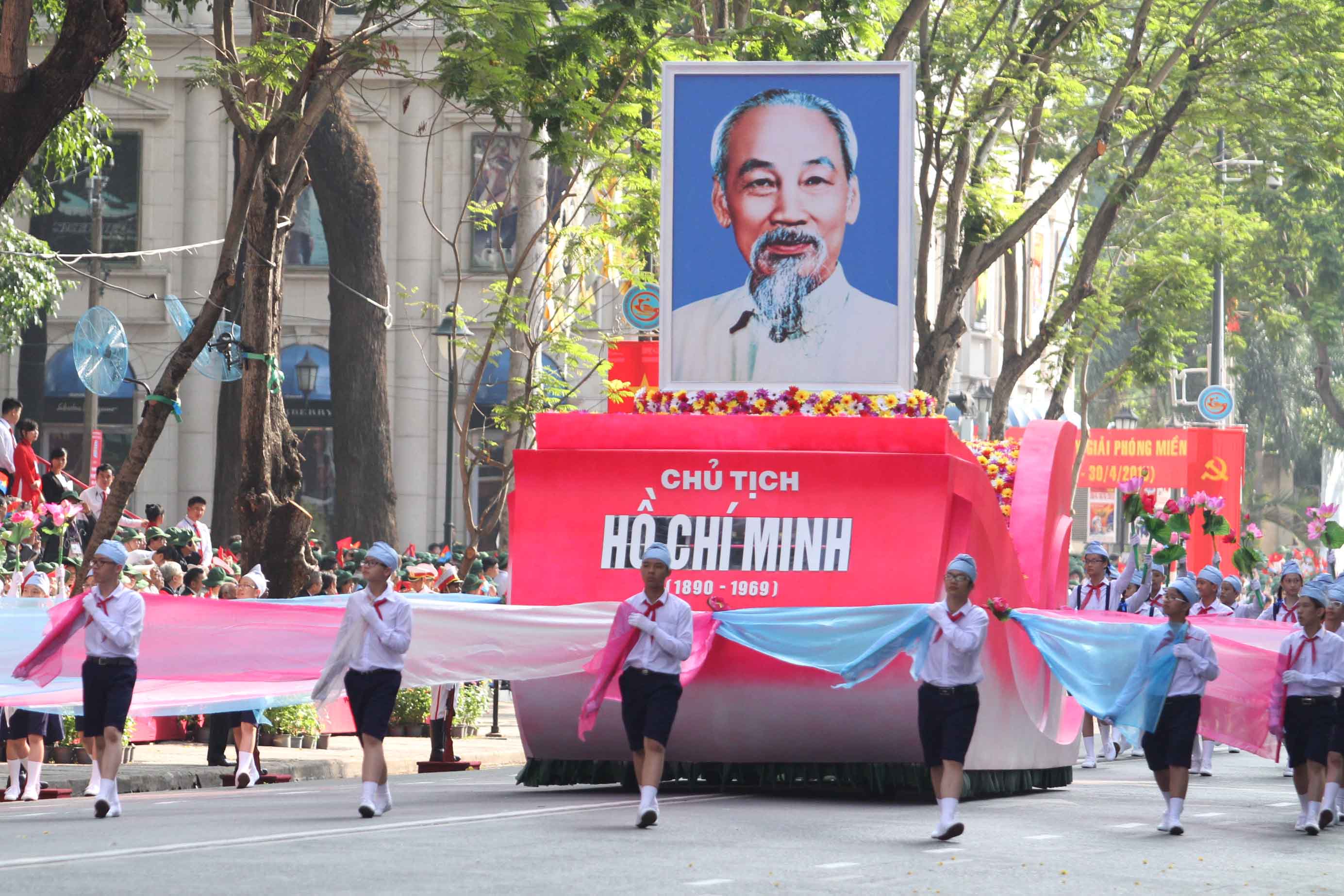 H&igrave;nh chủ tịch Hồ Ch&iacute; Minh