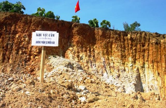 Quả bom khủng được ph&aacute;t hiện tại vườn nh&agrave; anh Khoa