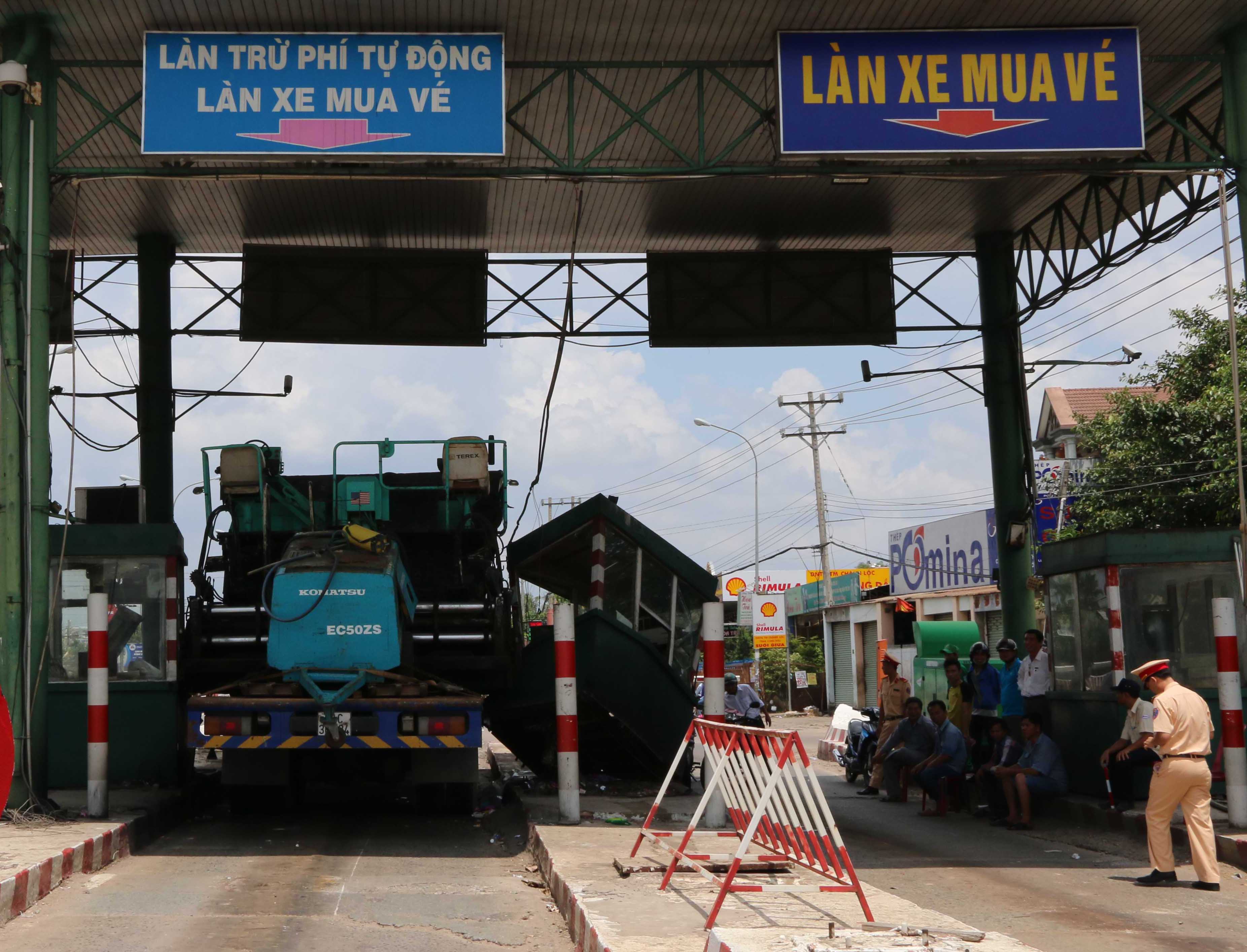 Nguy&ecirc;n nh&acirc;n vụ việc do xe tải chở h&agrave;ng cồng kềnh