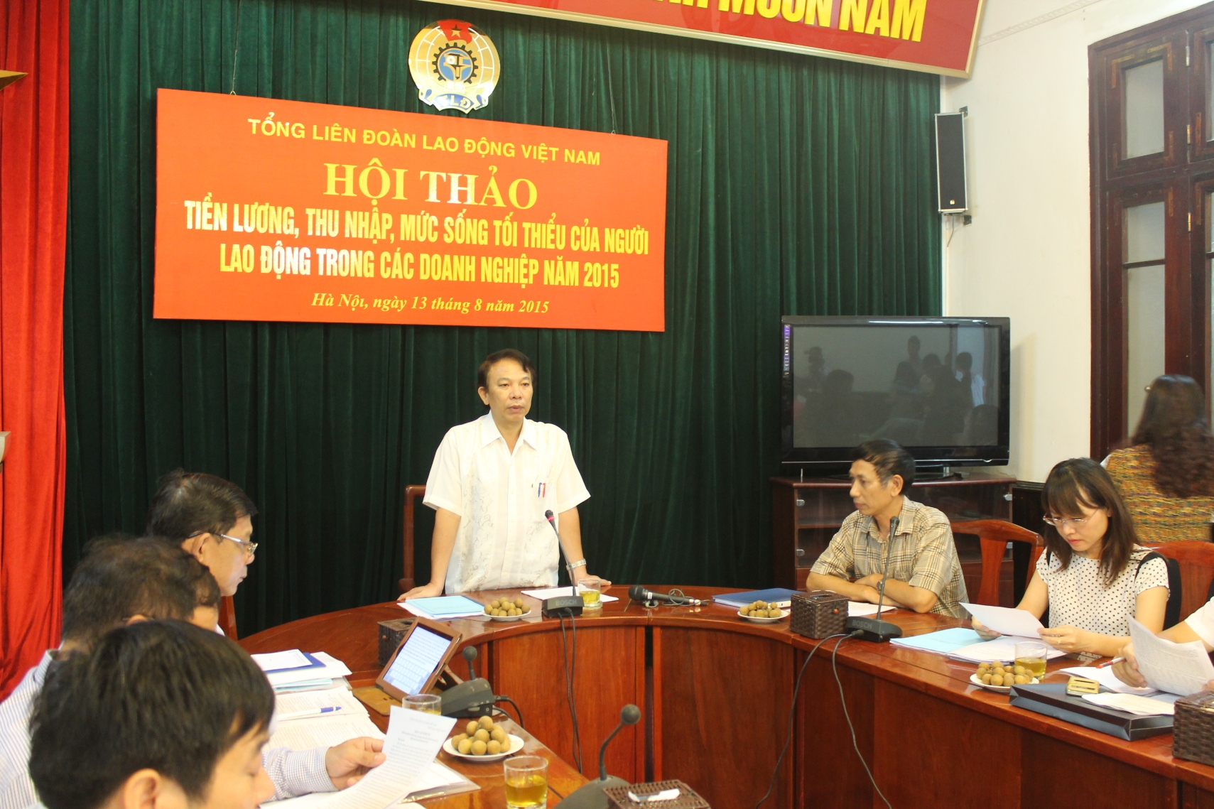 &Ocirc;ng Mai Đức Ch&iacute;nh: L&uacute;c n&agrave;o cũng n&oacute;i người lao động l&agrave; vốn qu&yacute; của doanh nghiệp, thế nhưng khi n&oacute;i tăng lương tối thiểu v&ugrave;ng năm 2016 lại c&ograve; k&egrave; với người lao động cả 50 ng&agrave;n đồng. Ảnh: Văn Duẩn