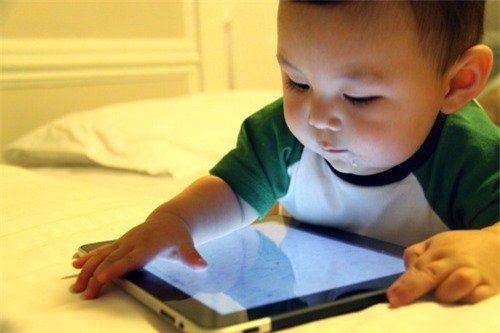 Trẻ em dùng tablet sẽ thông minh hơn