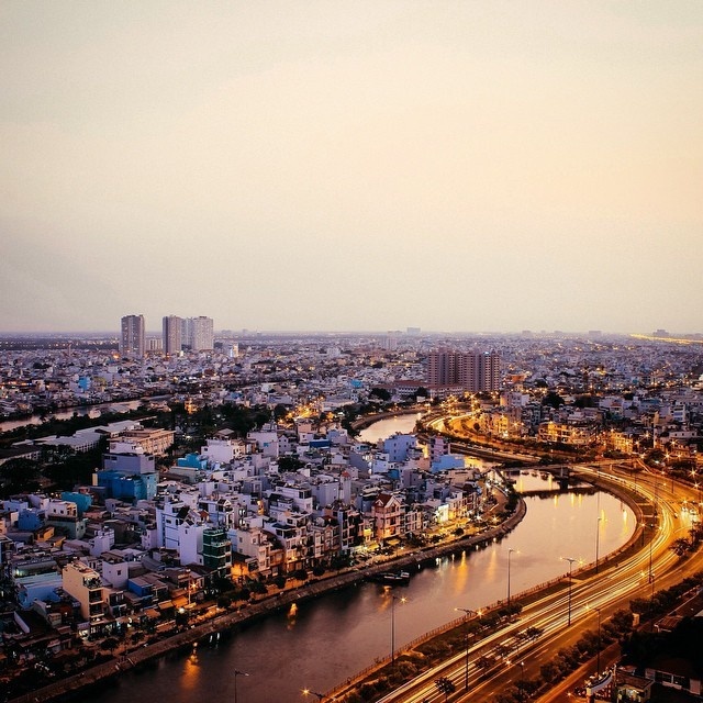 Sài Gòn đẹp dịu dàng với dòng chảy duyên dáng của dòng sông cùng tên
