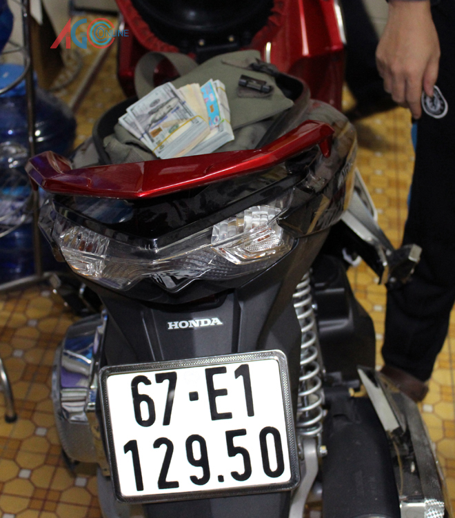 anh-1-Xe-moto-va-USD.jpg