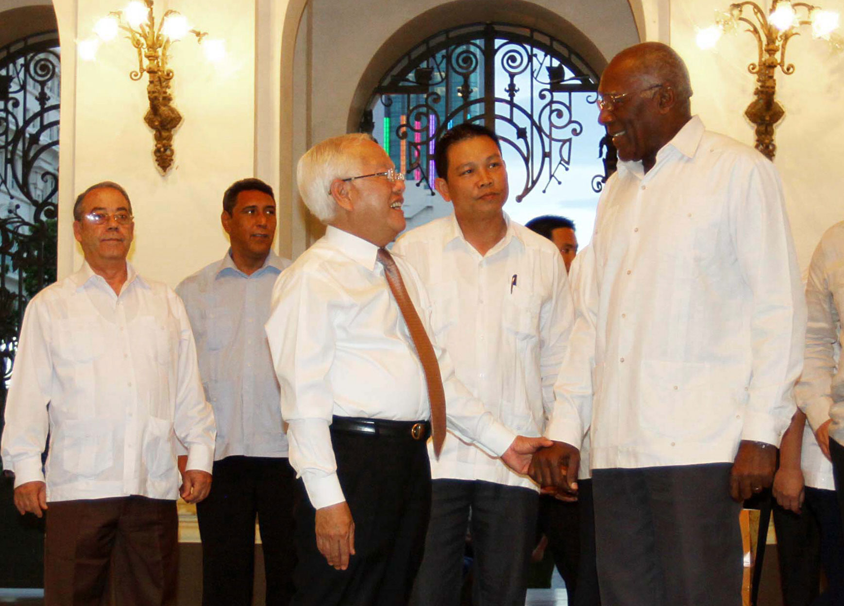 Chủ tịch UBND TP HCM L&ecirc; Ho&agrave;ng Qu&acirc;n tiếp Ph&oacute; Chủ tịch Hội đồng Nh&agrave; nước Cuba Salvador Valdes Mesa Ảnh: TTXVN