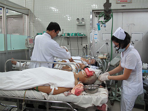 Các nạn nhân trong vụ tai nạn tại tỉnh Carache - Campuchia đang điều trị tại
Bệnh viện Chợ Rẫy