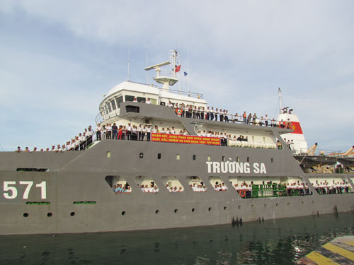 Chuyến t&agrave;u HQ-571 đưa h&agrave;ng Tết ra Trường Sa