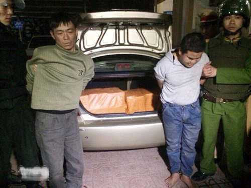 Ngày 29 Tết, bắt quả tang 200 bánh heroin trên xế hộp
