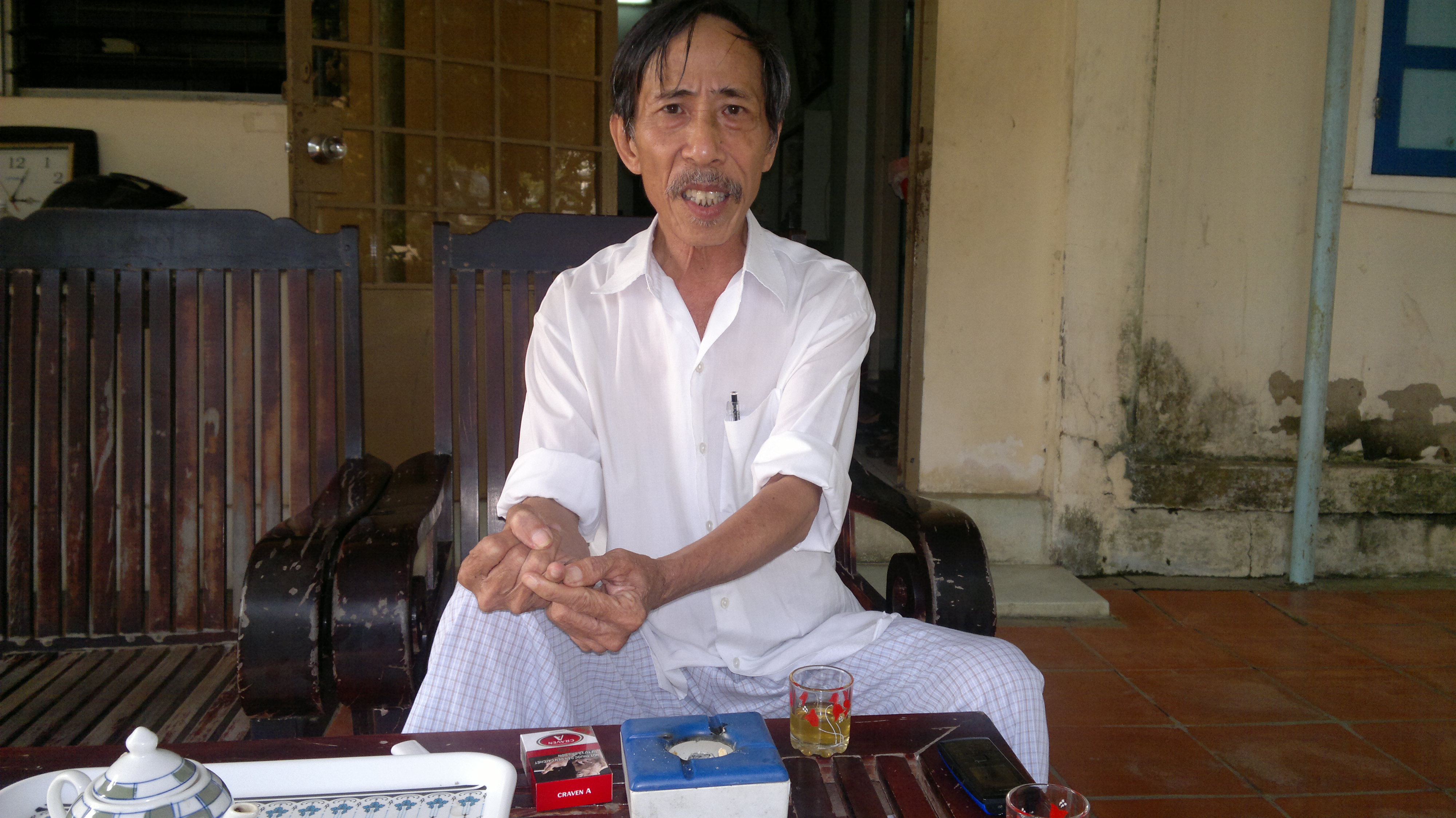 Nguyên Chủ tịch UBND xã Tân Minh, Nguyễn Thận, phân tích sự bất hợp lý về sợi dây dù tương tự sợi dây này, đã được CQĐT xem là tang vật vụ án.