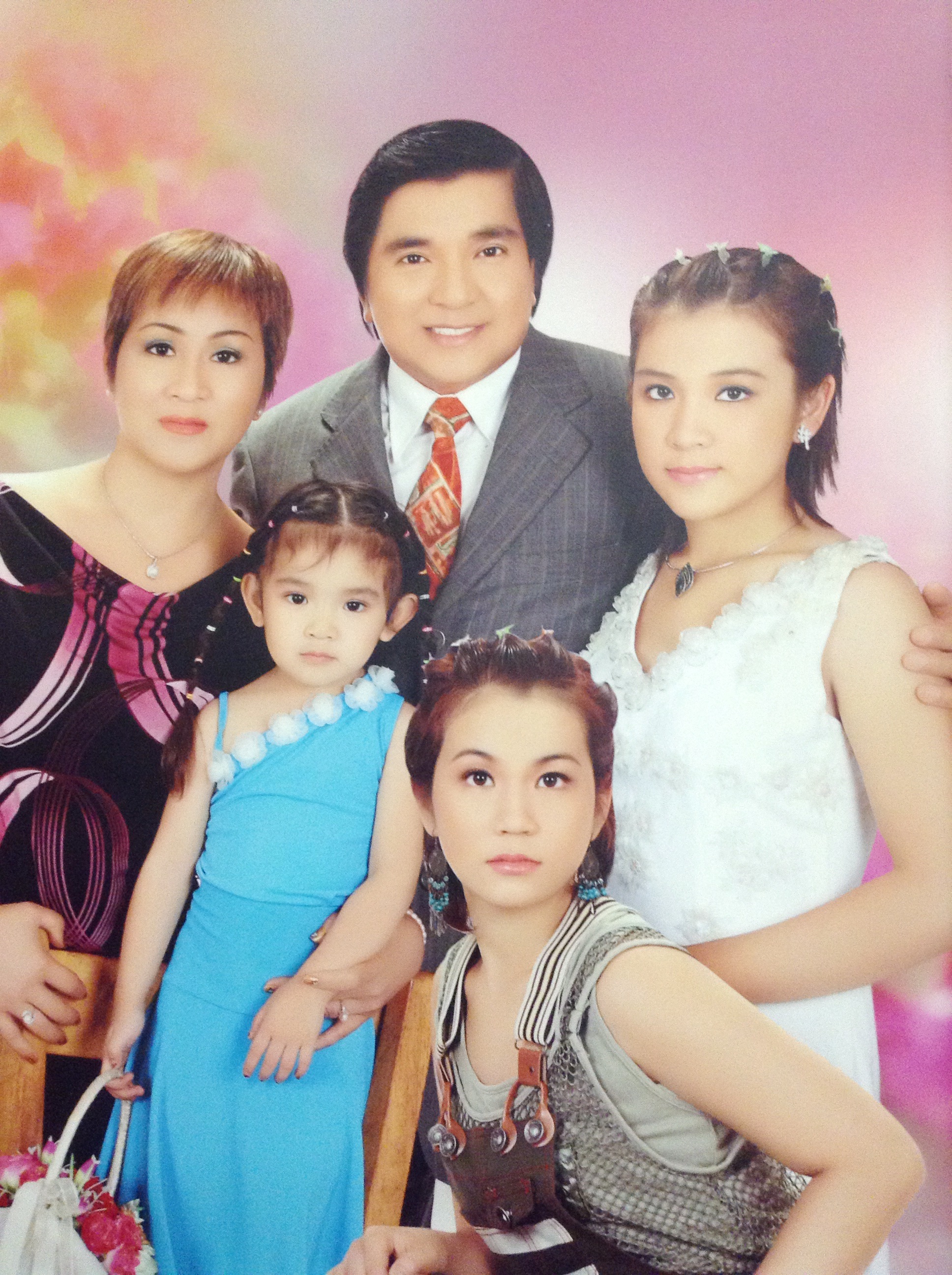 Gia đ&igrave;nh nghệ sĩ Ch&iacute; T&acirc;m