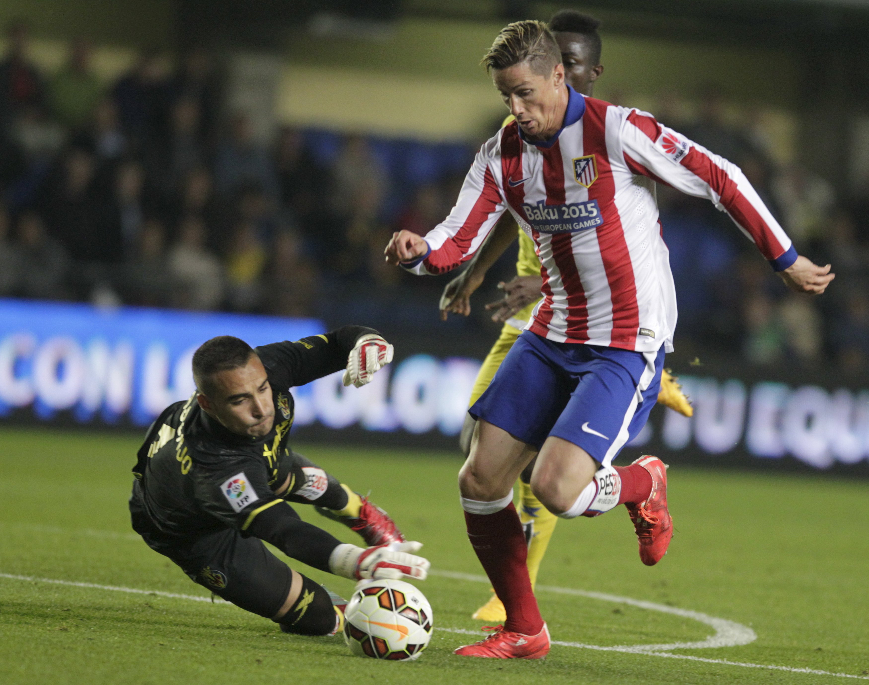 Torres vượt qua thủ m&ocirc;n Villarreal trước khi ghi b&agrave;n