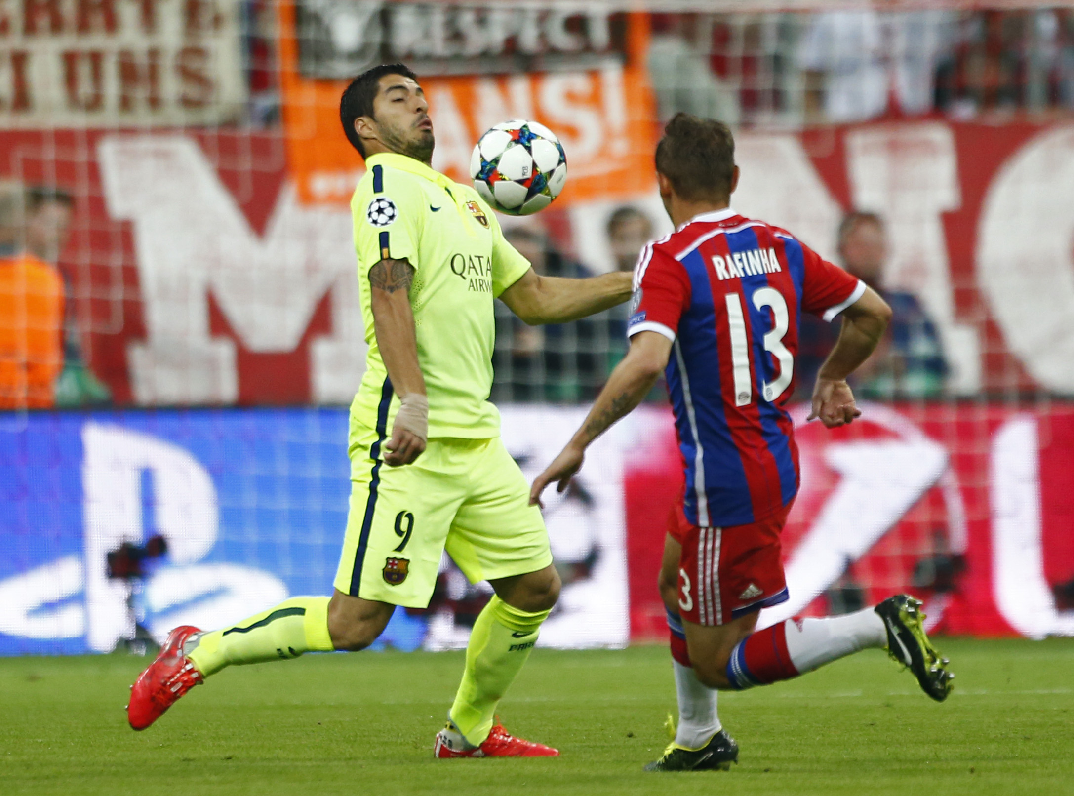 Suarez g&oacute;p c&ocirc;ng lớn gi&uacute;p Barcelona loại Bayern Munich ở b&aacute;n kết