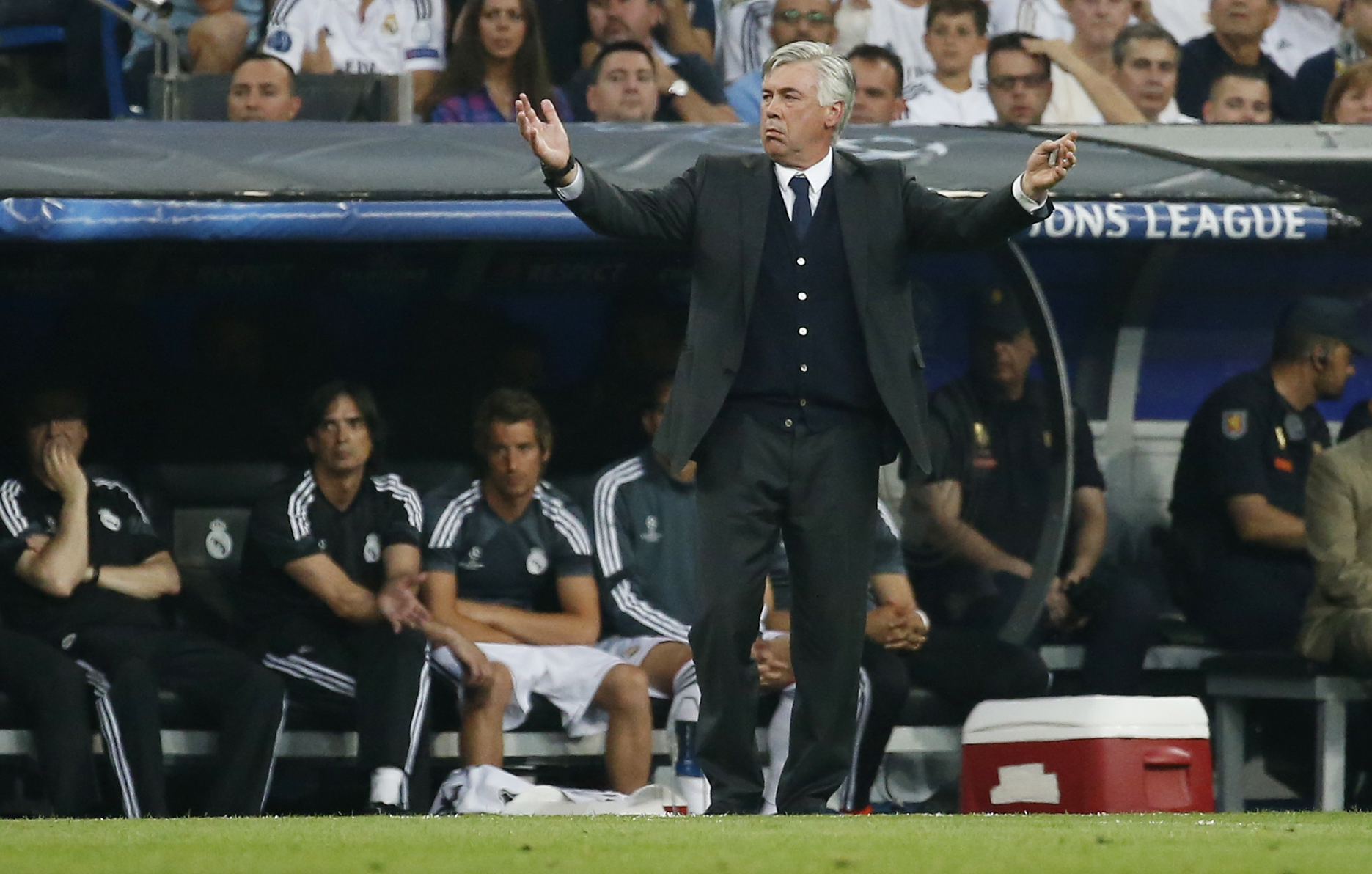 HLV Ancelotti chỉ c&ograve;n biết đổ lỗi cho thầy may mắn kh&ocirc;ng ủng hộ m&igrave;nh