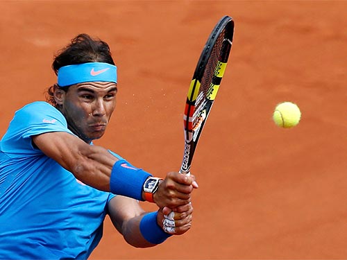 Nadal với trang phục toàn xanh trong trận ra quân
Ảnh: REUTERS
