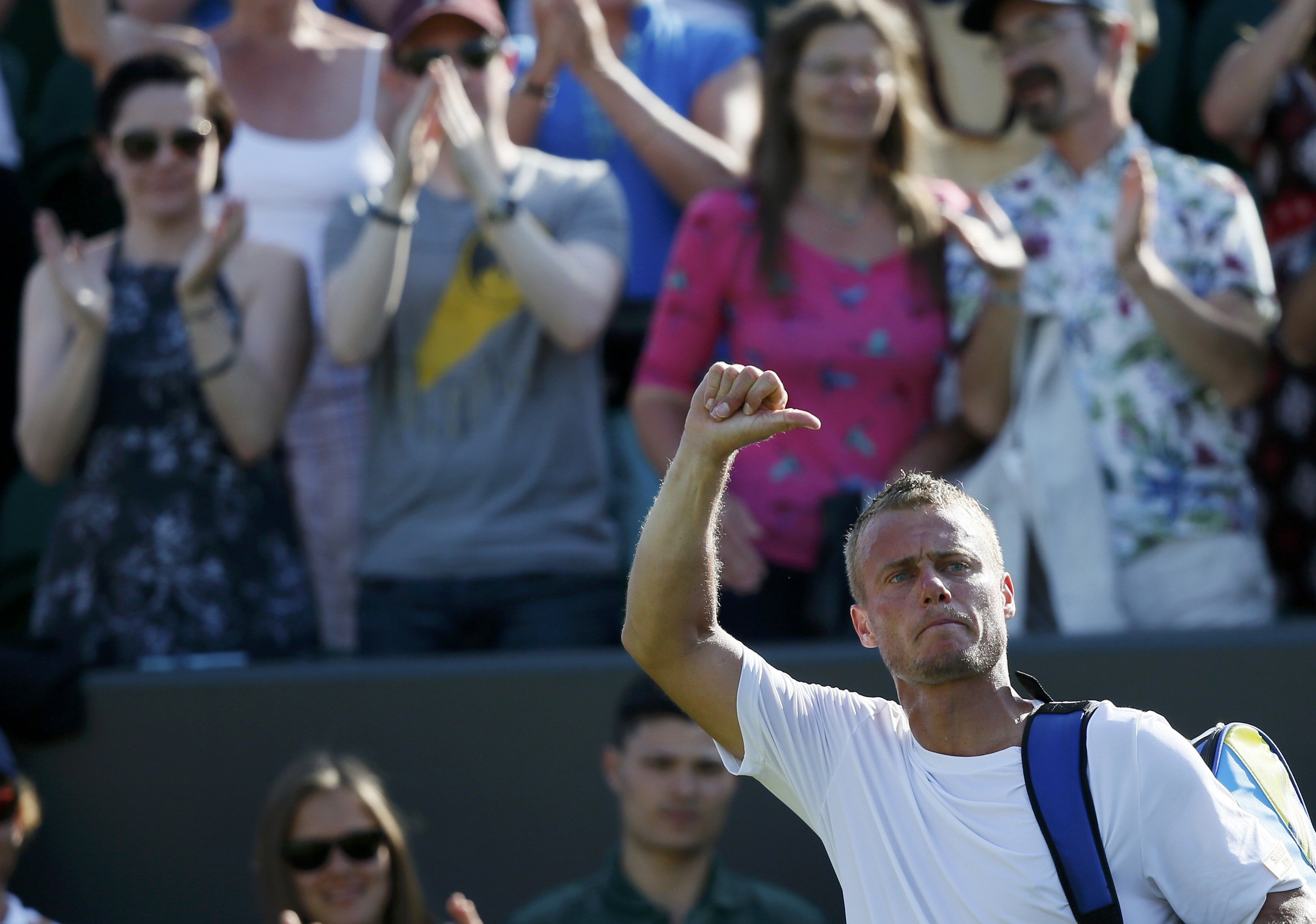 Hewitt c&oacute; cuộc chia tay Wimbledon kh&ocirc;ng trọn vẹn d&ugrave; rất nỗ lực