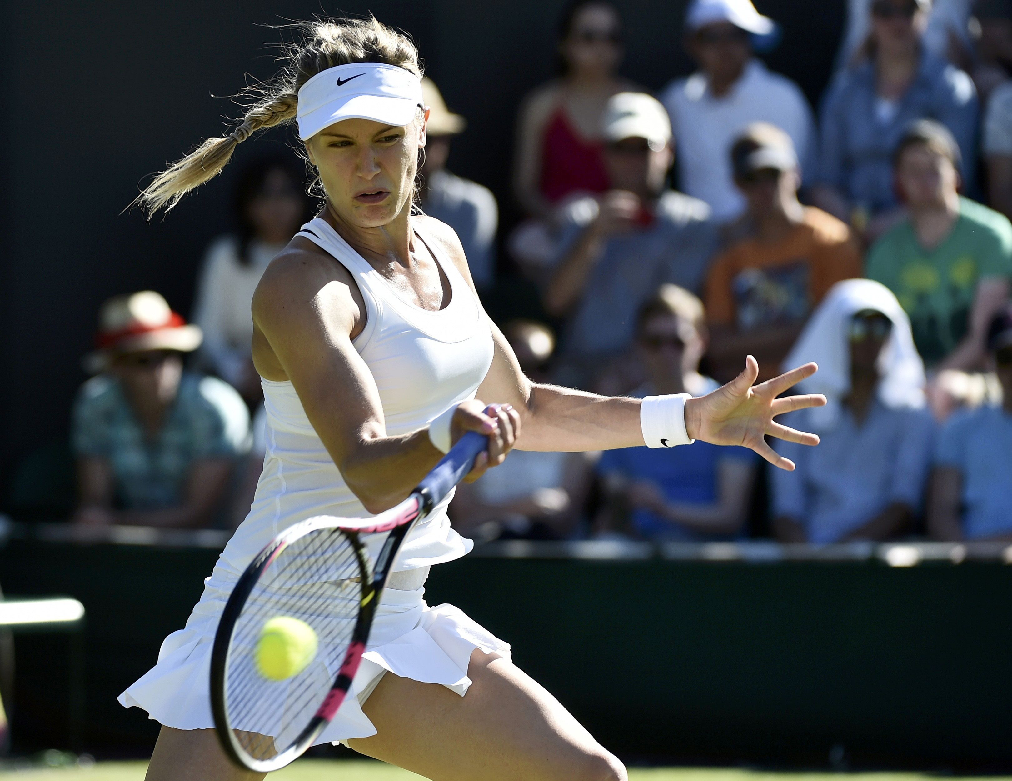 Kh&ocirc;ng dễ ph&aacute;t hiện &aacute;o l&oacute;t thể thao m&agrave;u đen của Bouchard