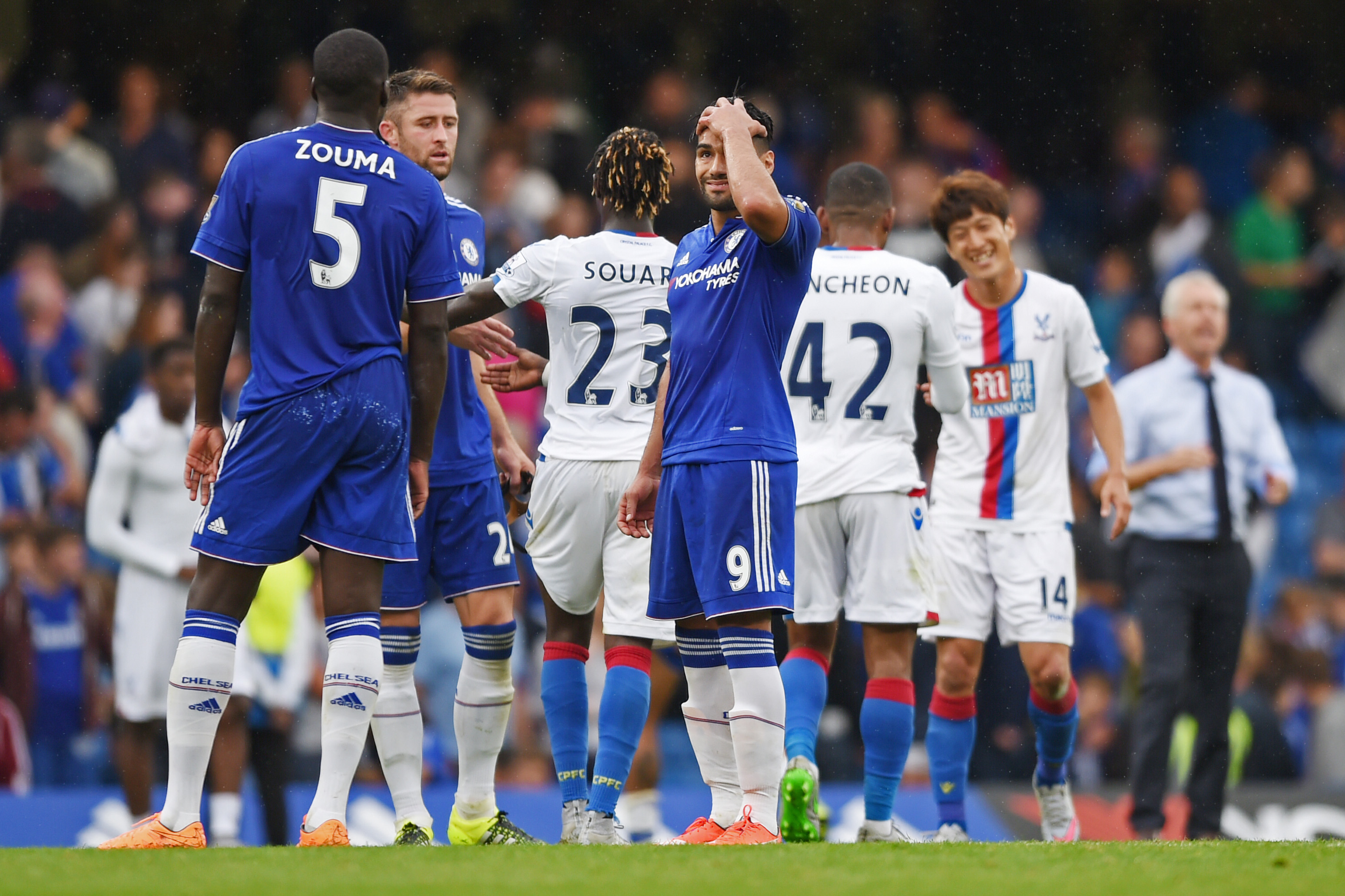 T&acirc;n binh Falcao (9) ghi b&agrave;n nhưng Chelsea kh&ocirc;ng kiếm nổi 1 điểm trước Crystal Palace