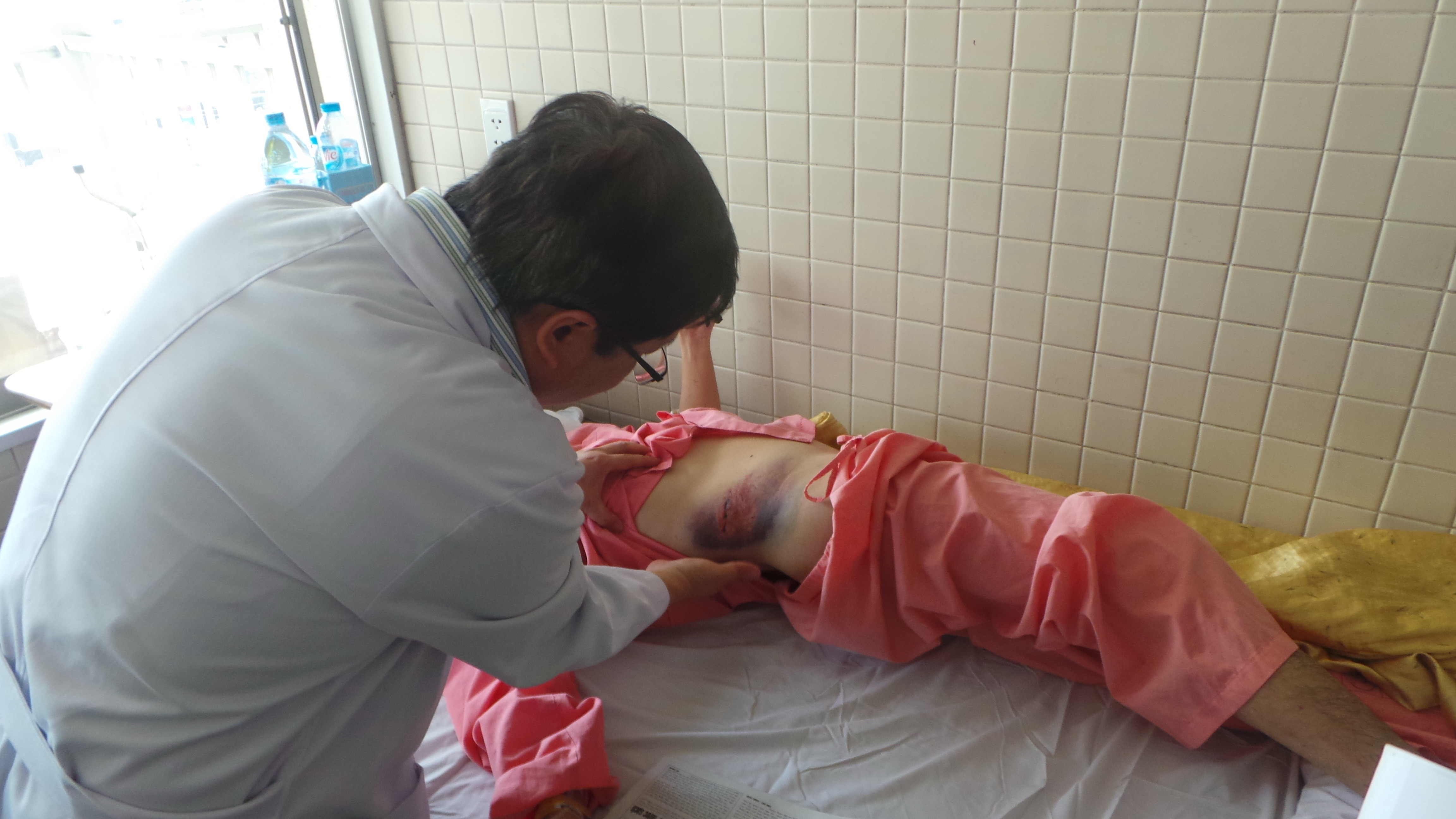 Anh P. bị nhiều chấn thương nhưng may mắn hơn nhiều người trên chuyến xe định mệnh.