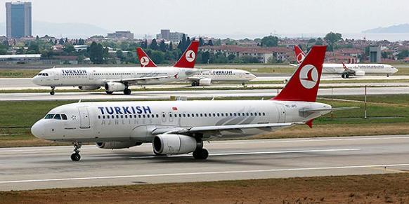 chiếc m&aacute;y bay của h&atilde;ng h&agrave;ng kh&ocirc;ng Turkish Airlines (Thổ Nhĩ Kỳ) đang tr&ecirc;n đường đến thủ đ&ocirc; Lisbon (Bồ Đ&agrave;o Nha) buộc phải quay trở lại TP Istanbul. Ảnh: Reuters