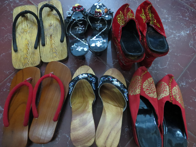 &ldquo;Thượng đế&rdquo; được chiều l&ograve;ng từ trang sức, h&agrave;i guốc, khăn n&oacute;n&hellip; theo y&ecirc;u cầu