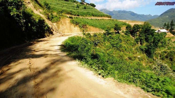 Đường l&ecirc;n T&acirc;y C&ocirc;n Lĩnh