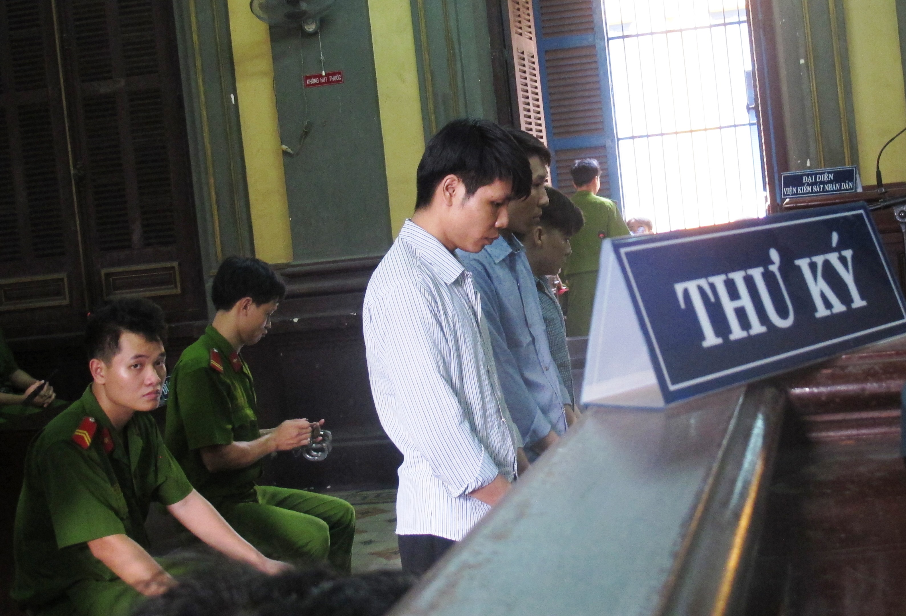 C&aacute;c bị c&aacute;o tại t&ograve;a