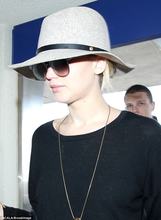 Jennifer Lawrence l&agrave; một trong những sao nữ đắt gi&aacute; Hollywood