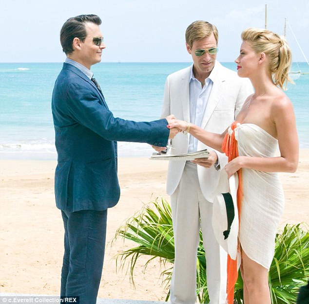 Johnny Depp và Amber Heard trong phim In The Rum Diary