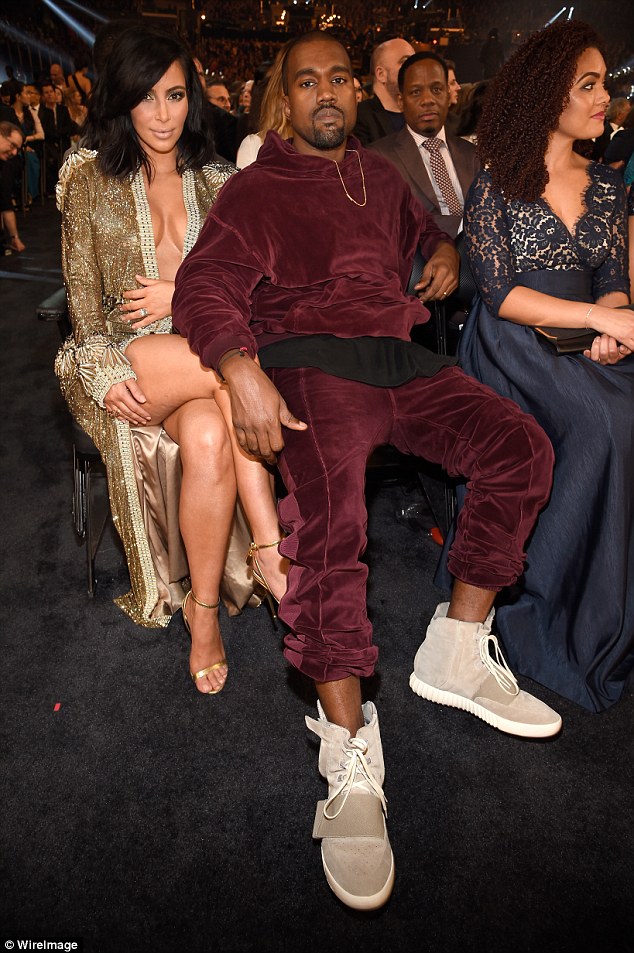 Kim Kardashian v&agrave; chồng Kanye
