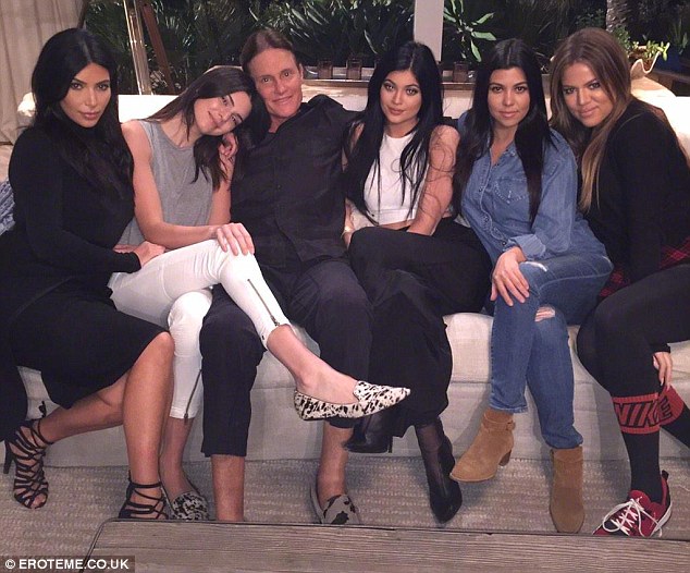 Bruce Jenner thổ lộ chuyện chuyển giới c&ugrave;ng c&aacute;c c&ocirc; con g&aacute;i