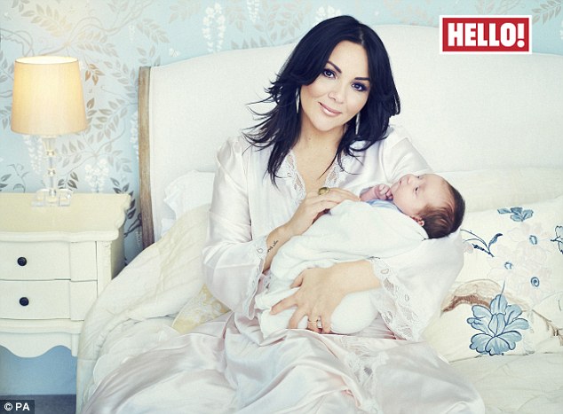 Martine McCutcheon v&agrave; con trai đầu l&ograve;ng