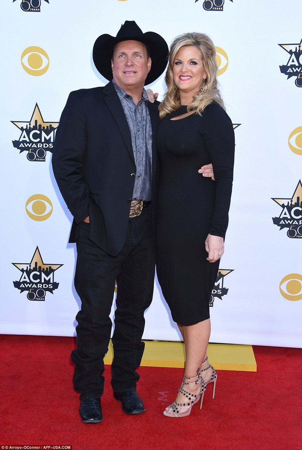 Garth Brooks v&agrave; vợ