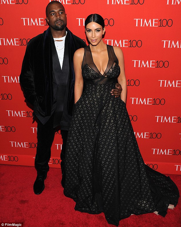 Cô tạo dáng cùng chồng Kanye