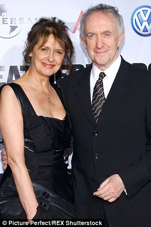 Jonathan Pryce, 67 tuổi v&agrave; Kate Fahy