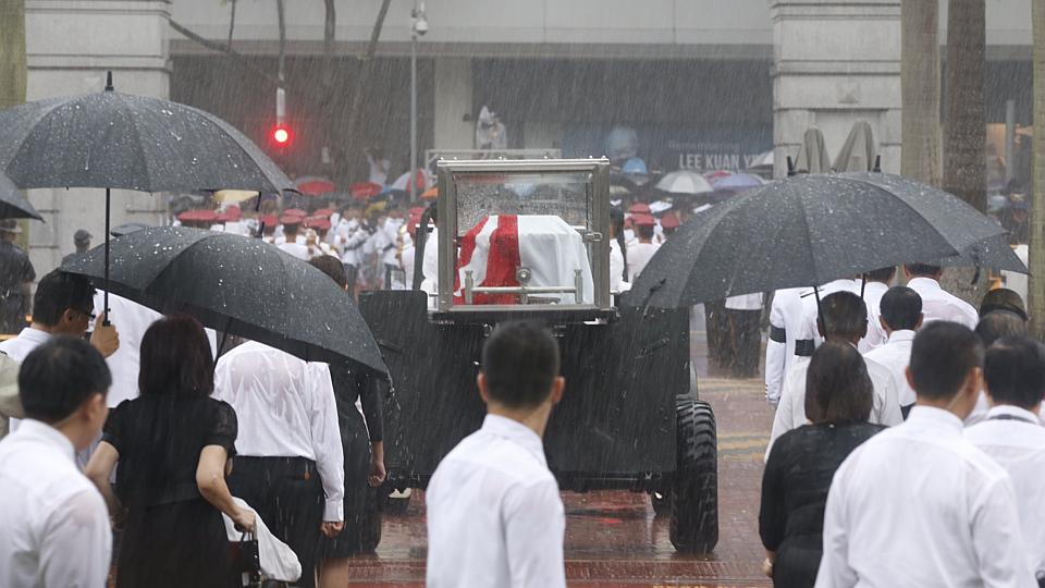L&agrave;n mưa tầm t&atilde;... Ảnh: Straits Times