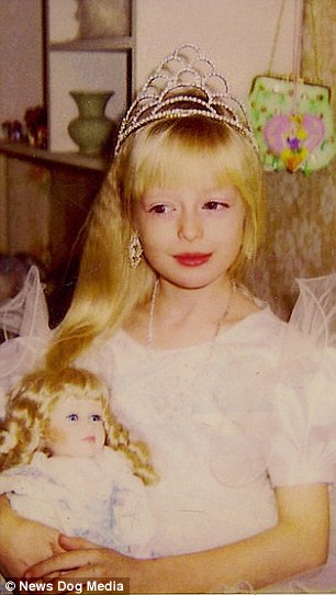 Ảnh Valeria Lukyanova lúc nhỏ