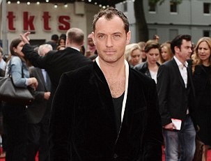 Lãng tử Jude Law đã gặp đúng “một nửa” đời mình?