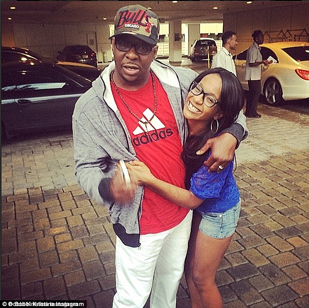 Bobbi Kristina Brown v&agrave; cha c&ocirc;, nam ca sĩ Bobby Brown