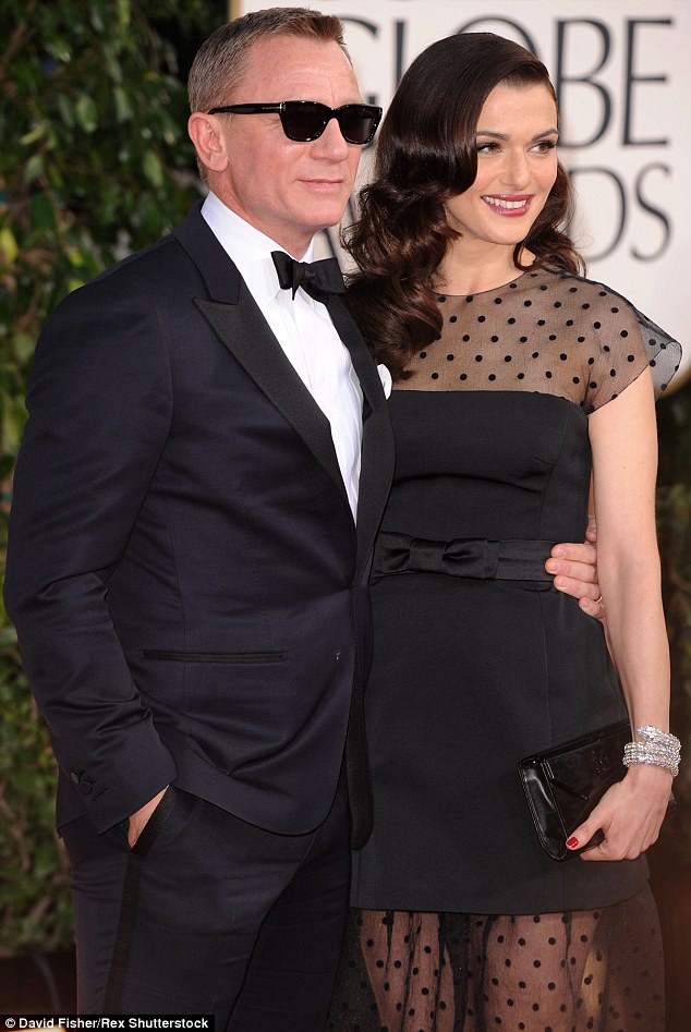 Rachel Weisz v&agrave; chồng tr&ecirc;n thảm đỏ